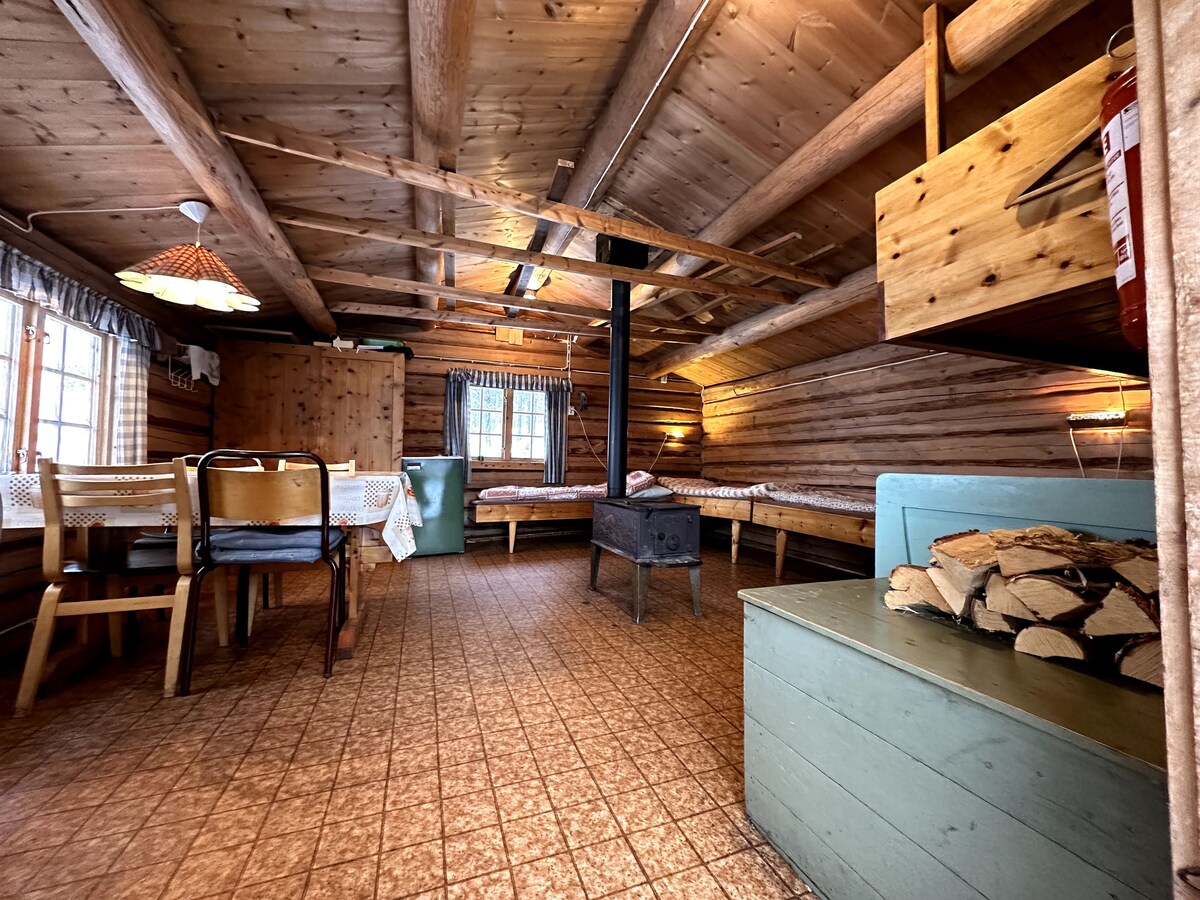 Log cabin by the lake, Femundsmarka national park