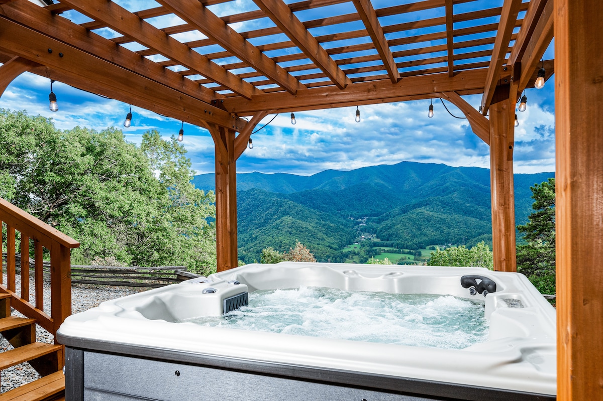 Stunning Views w/ Hot Tub, 2 King Suites, Private!