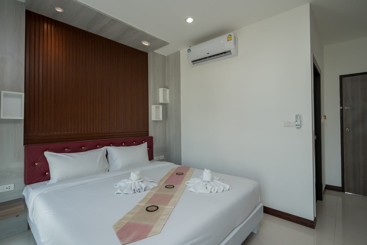 δ B Superior Double Room in the heart of Patong δ