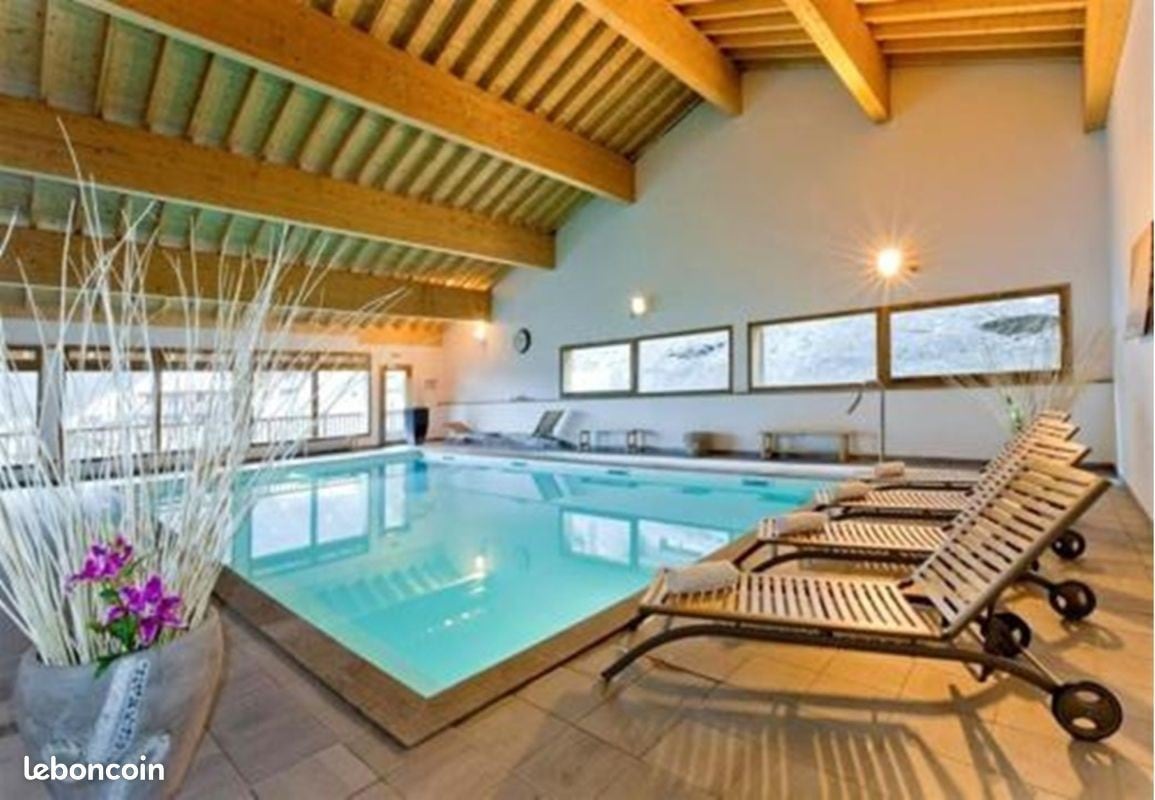 Appartement chaleureux au ski avec piscine