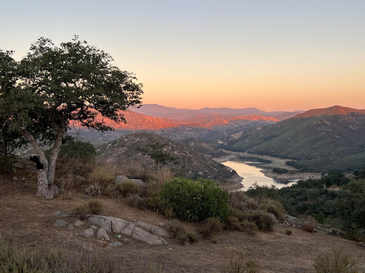 萨瑟兰湖山顶度假屋（ Lake Sutherland Mountaintop