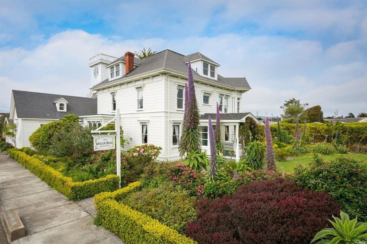 Weller House Historic Coastal Mansion and Ballroom