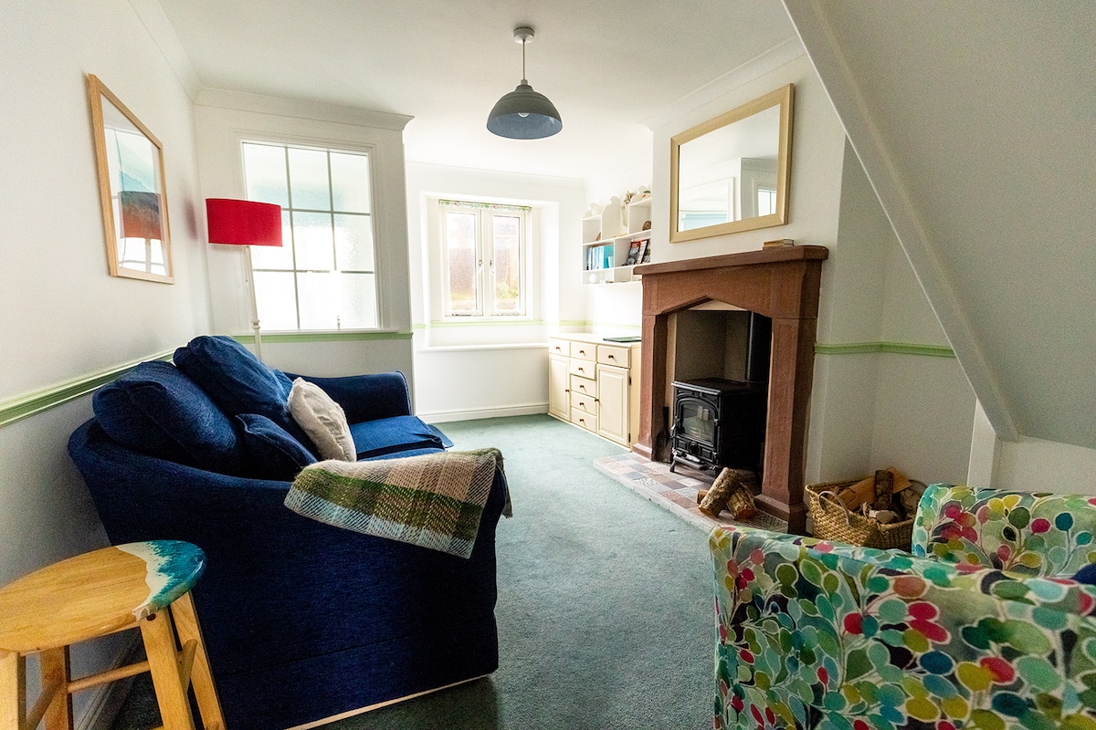 Cottage with Seaview near the Lakes National Park