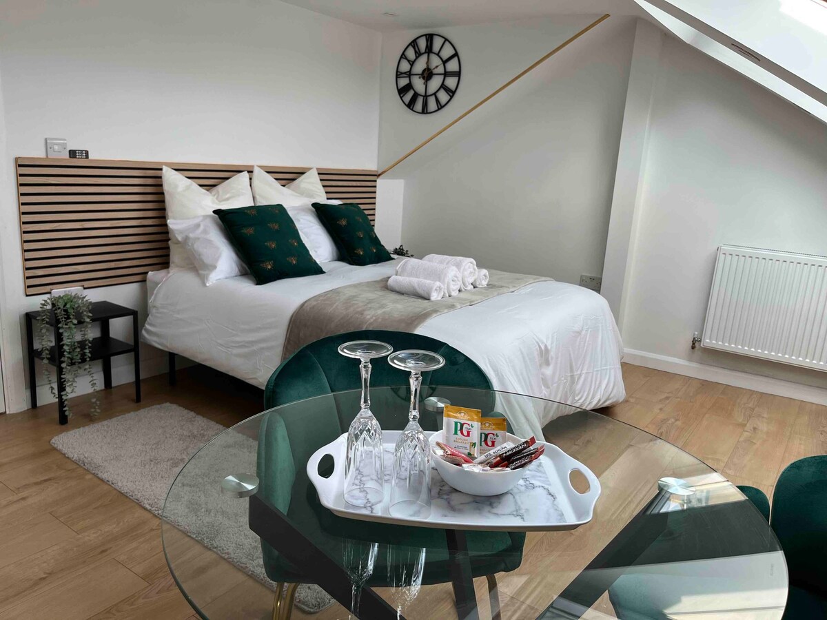 Luxury guest room in London - Royal