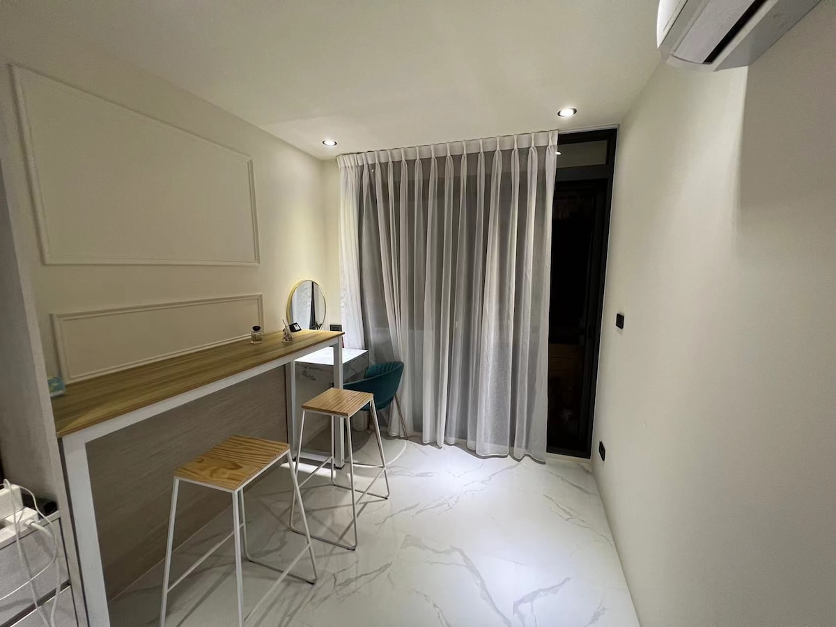 Elevator! TPE City Hall/ NEW 3-rooms apartment!