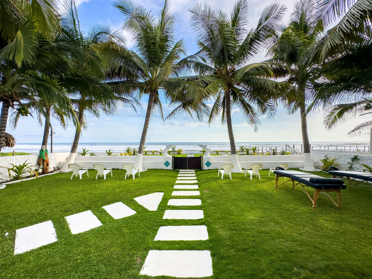 Chandito's Luxury Beach House - Costa del Sol - SV