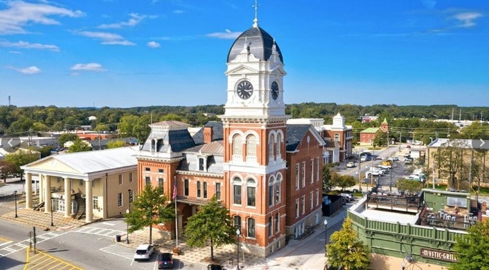 Mystic Falls-Downtown Modern Farmhouse Queen Suite