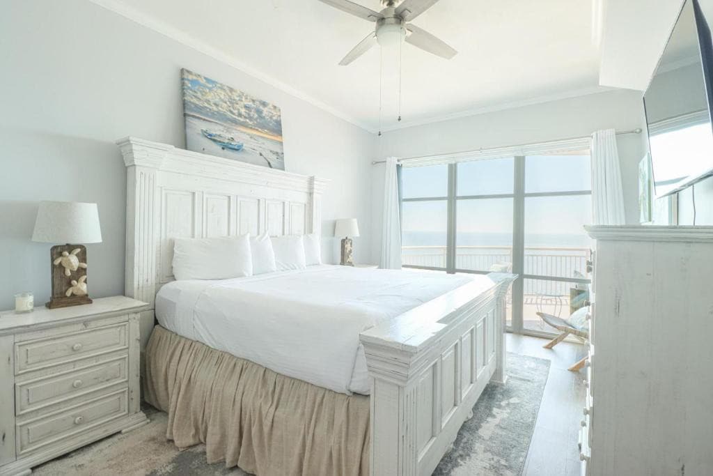 3 Bedroom Penthouse w/ Panoramic Gulf Views