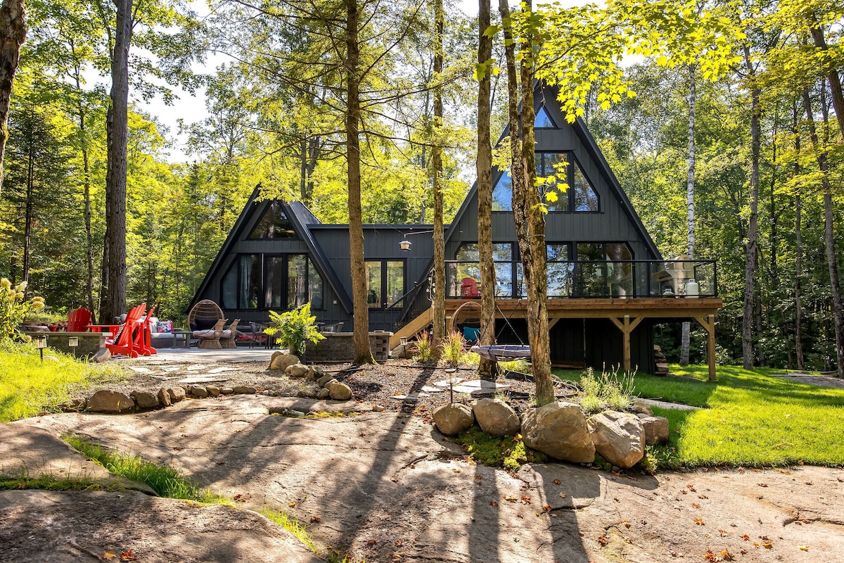 A-Frame, Hot Tub, Lakefront, Boat | <2 hrs from T0