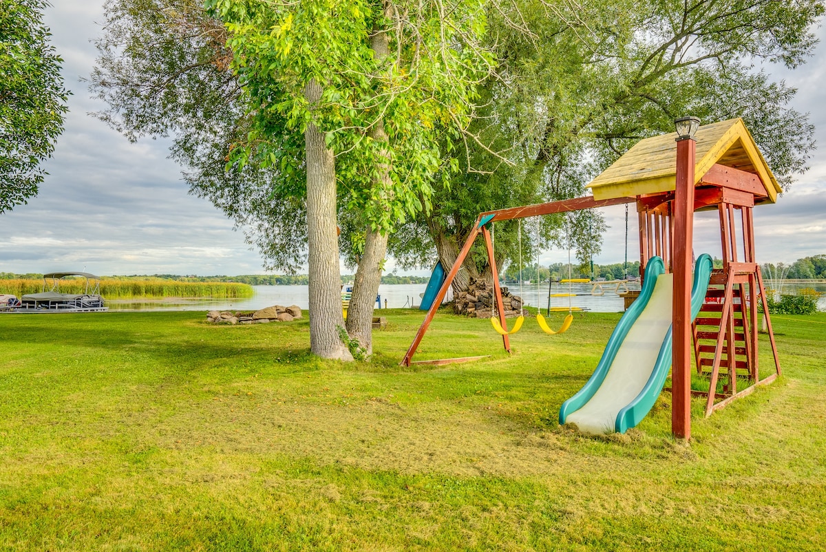 Lakeside Living: *BBQ Fun, Boat Deck & Playground*