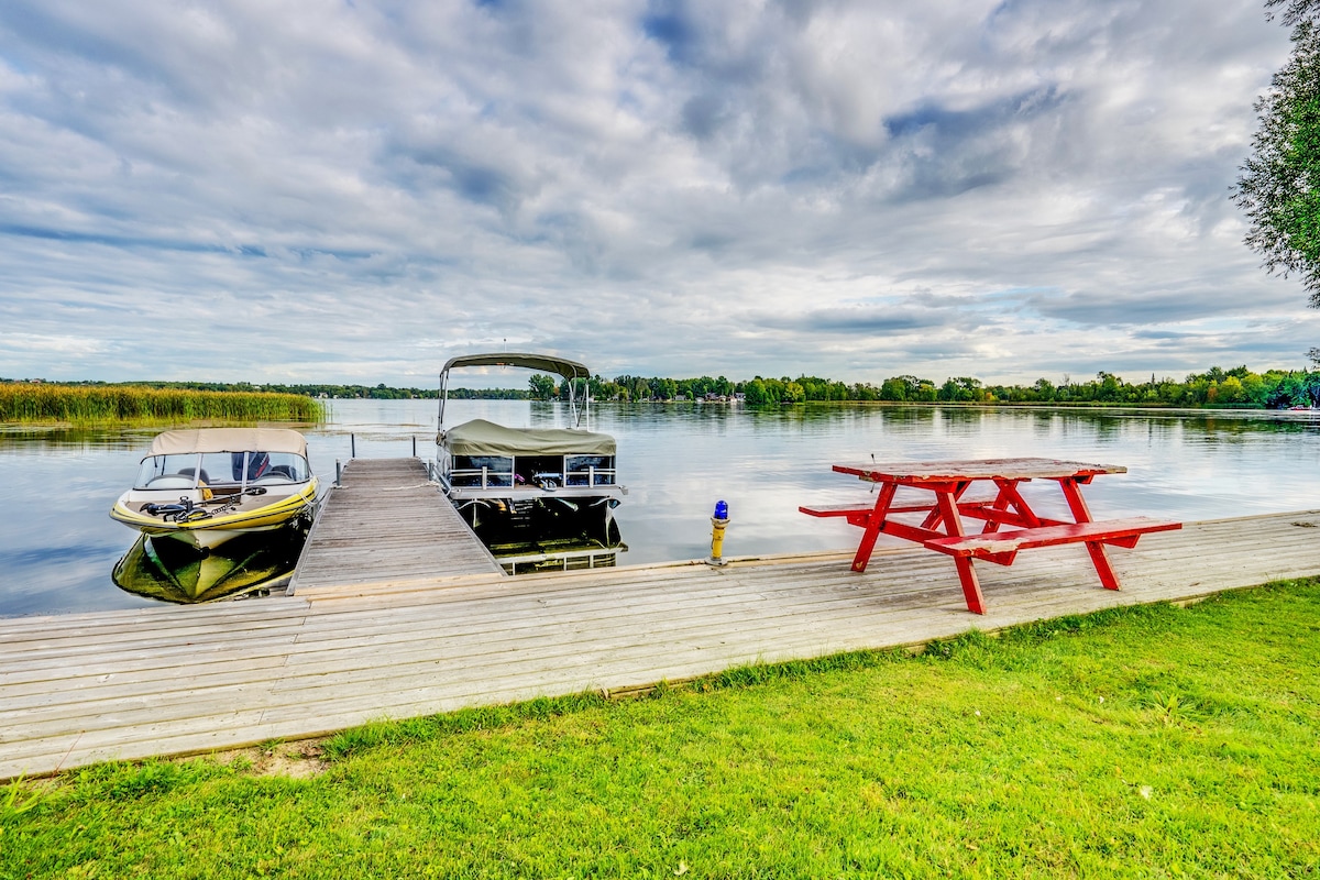 Lakeside Living: *BBQ Fun, Boat Deck & Playground*