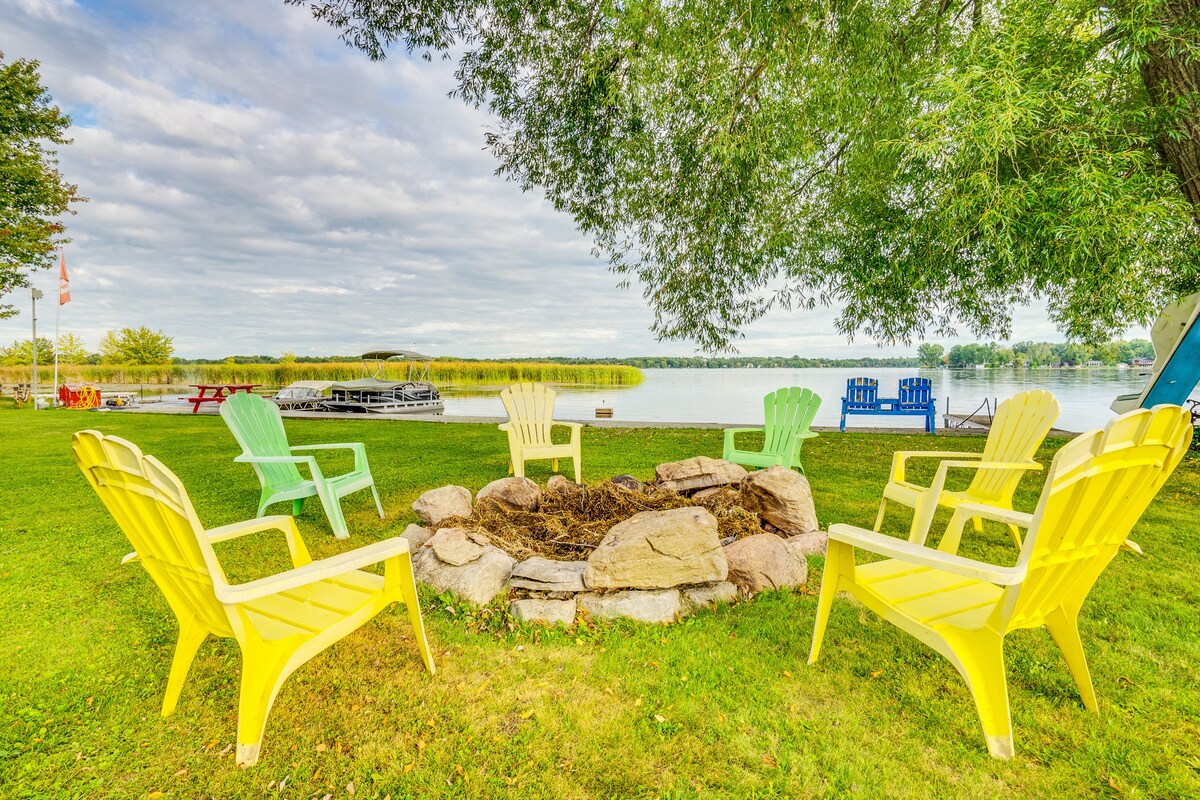 Lakeside Living: *BBQ Fun, Boat Deck & Playground*