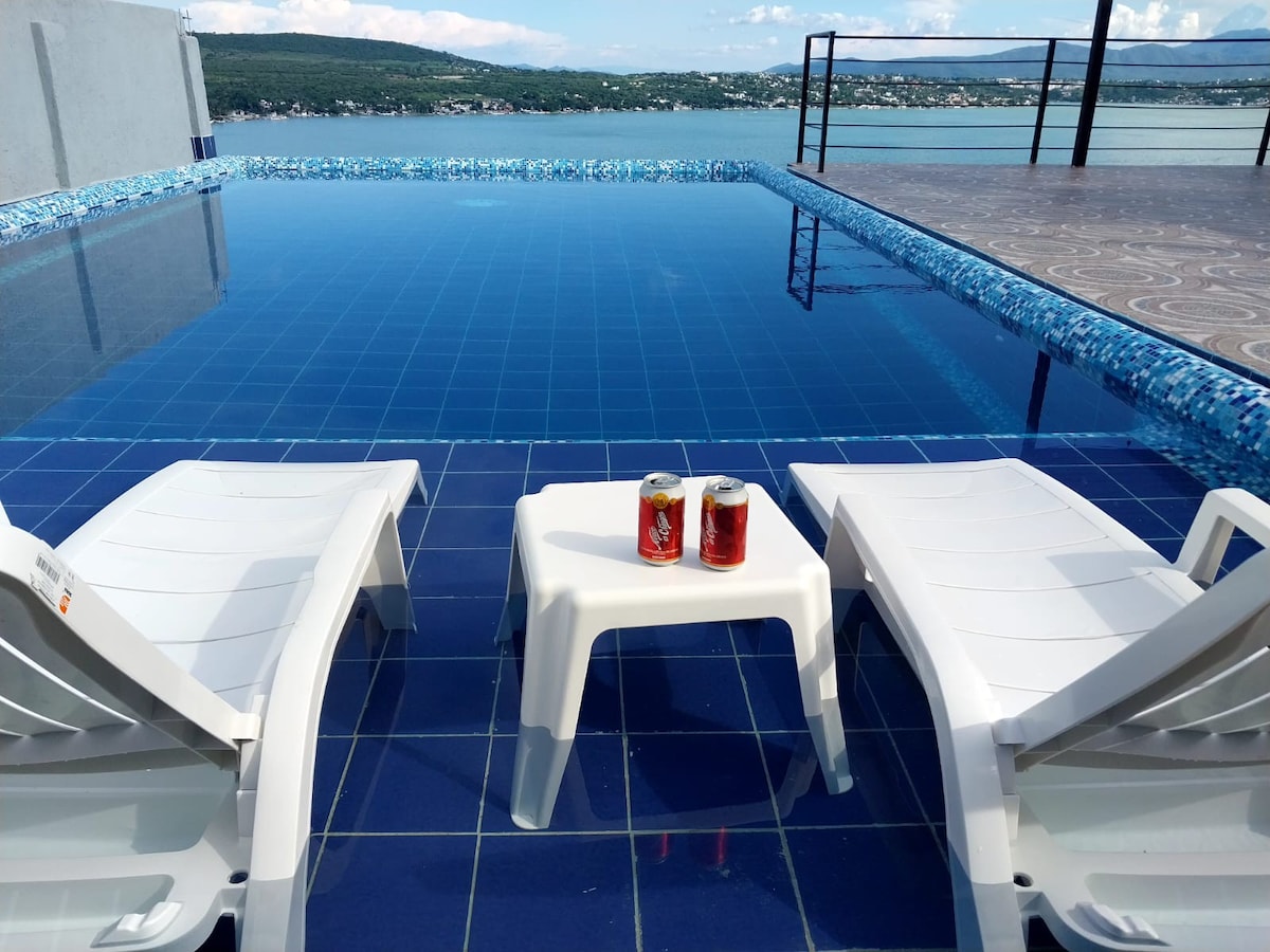 Lujosa villa privada con piscina infinita para 26