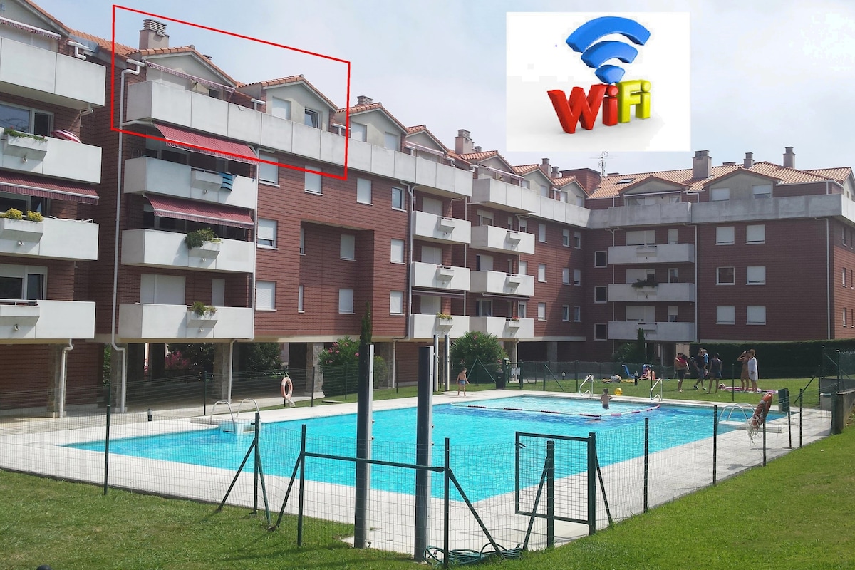 公寓面积为100平方米，带露台和泳池。免费无线网络