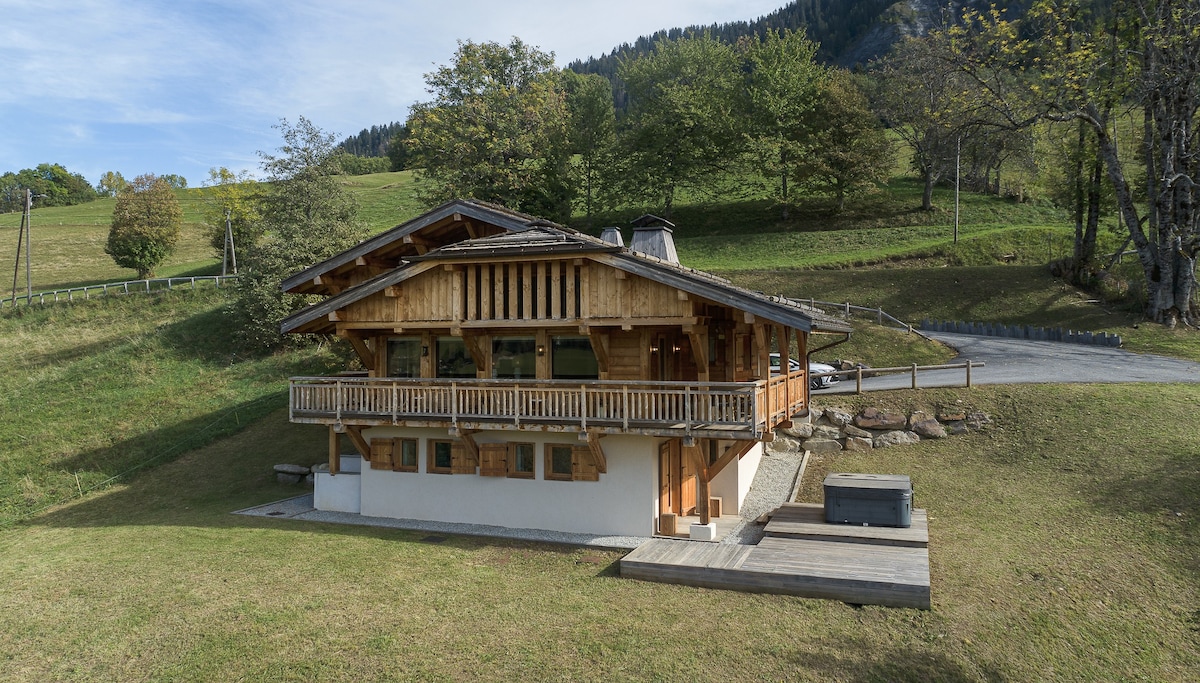 Luxury Megève Chalet for 8 with Mountain Jacuzzi