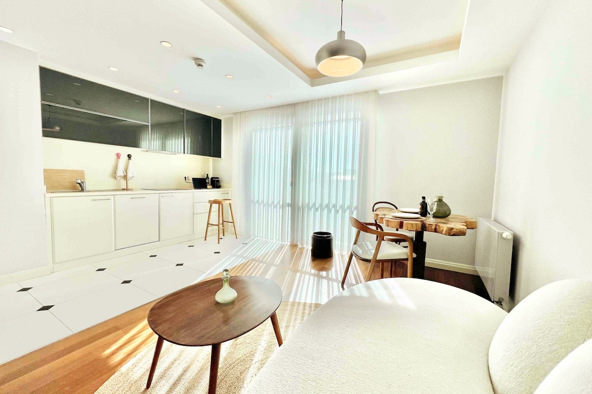 Designer flat near Taksim with gym & pool