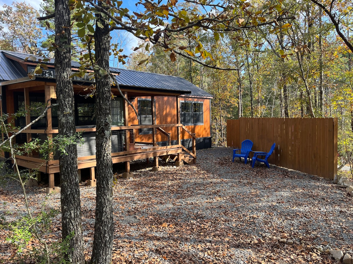 Peaceful Cabin in the Woods for Two