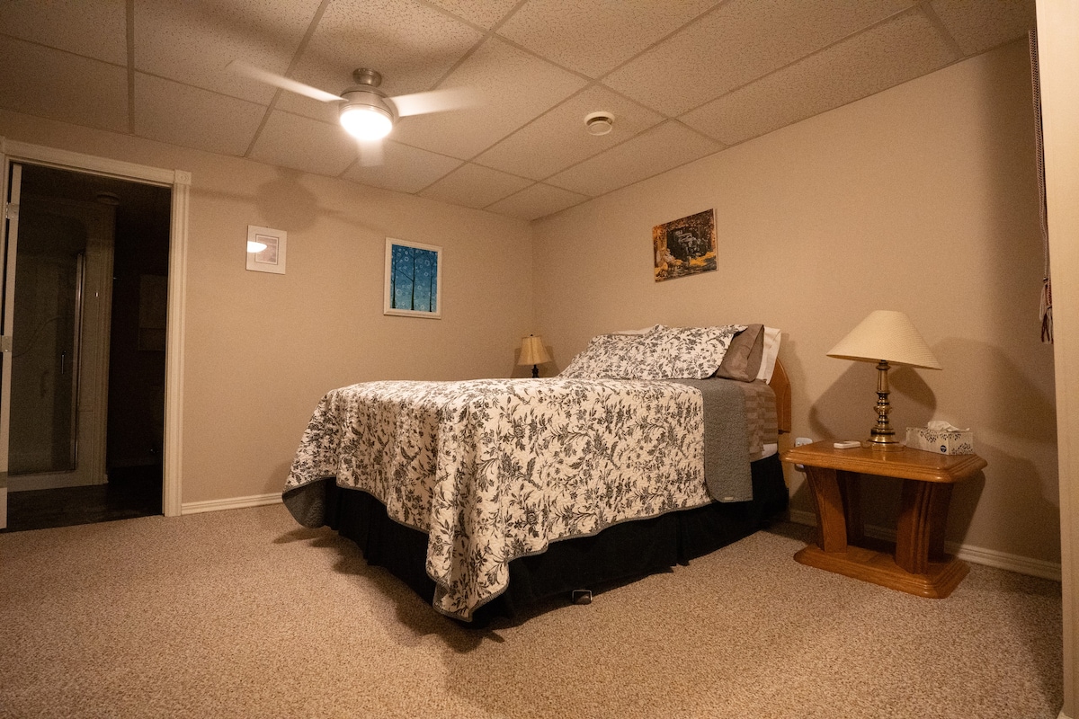 Wheatland Airbnb - Primary Suite