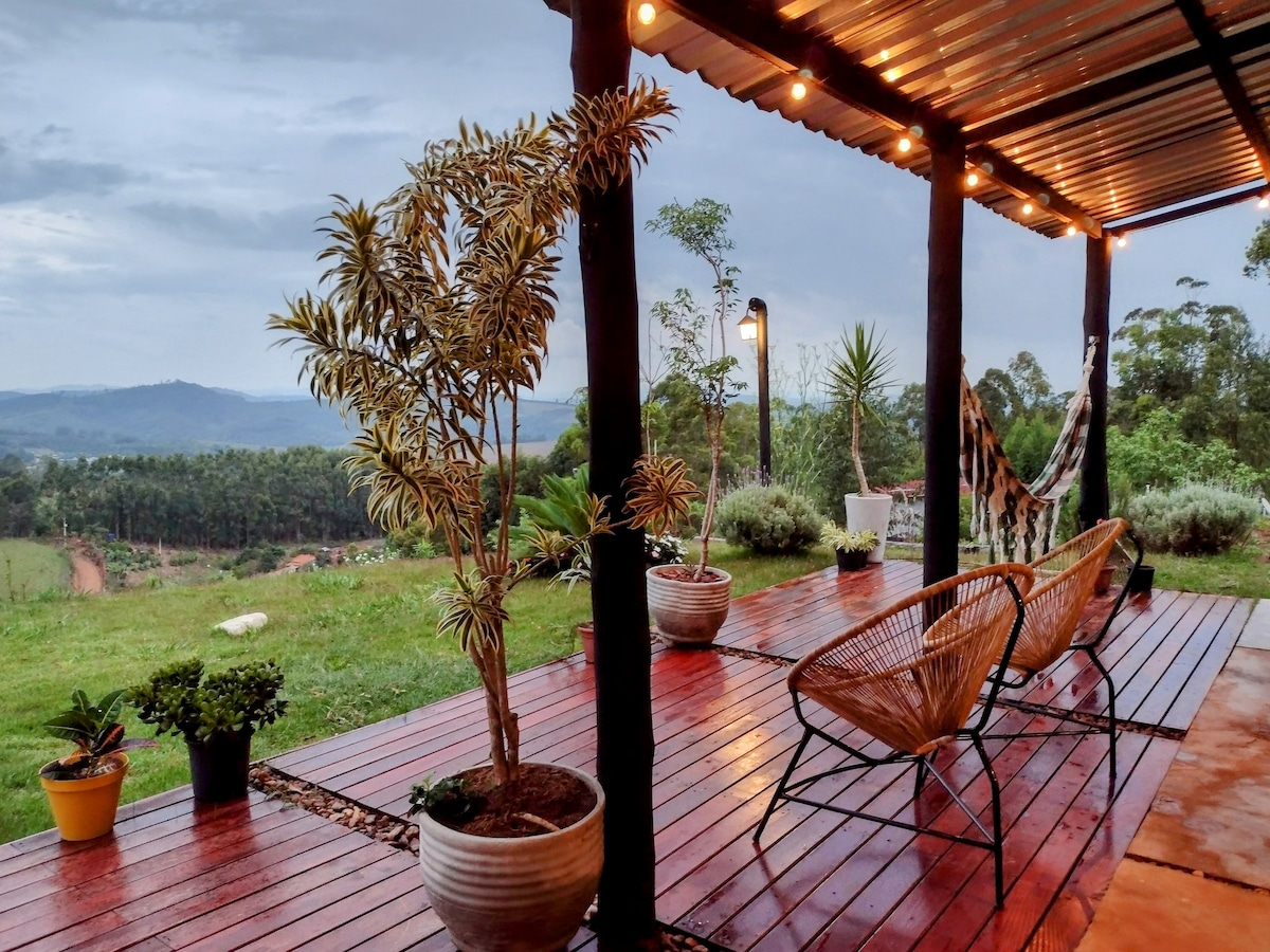 Casa de vidro com vista para Montanhas e Tirolesa