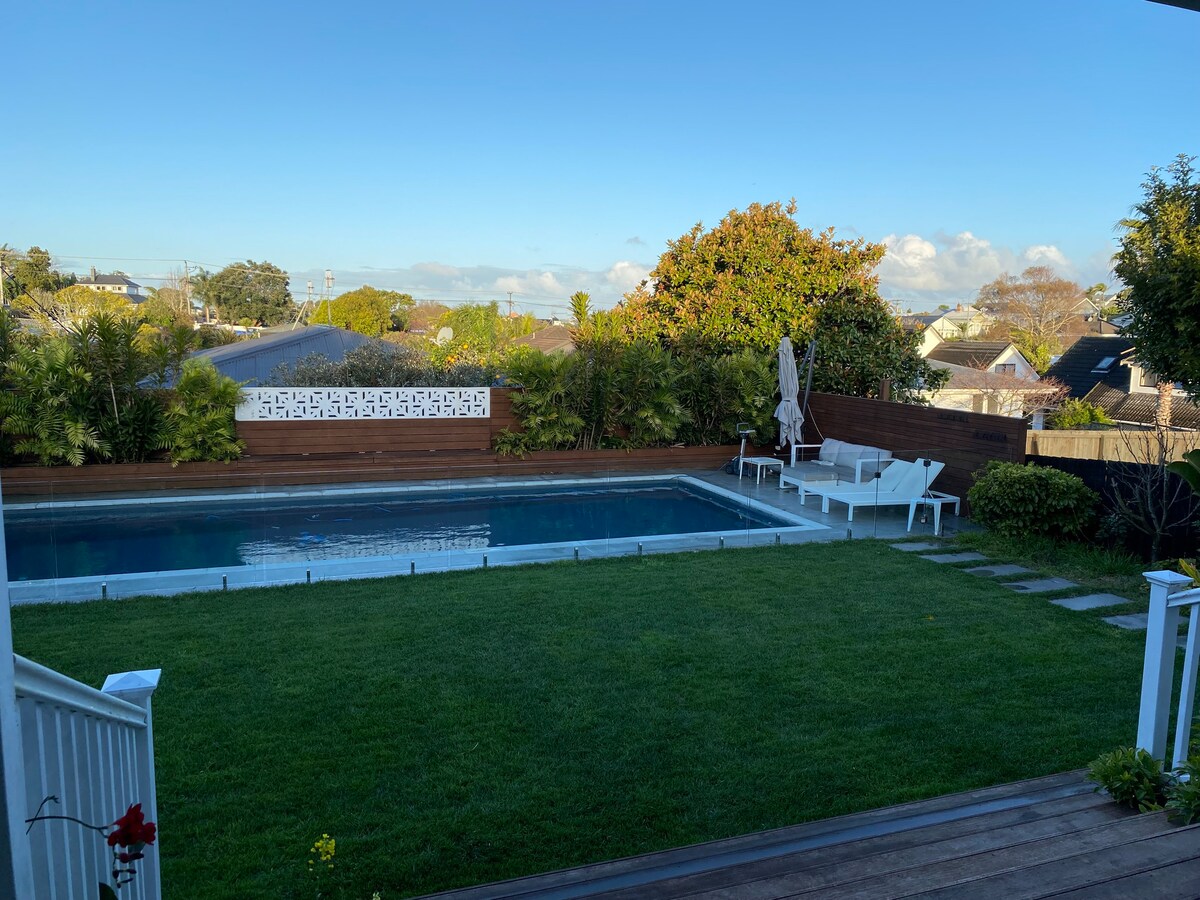 Fab Family Pad with Pool & Spa - avail for summer!