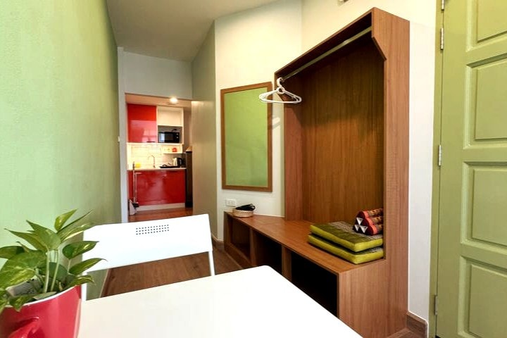 Wooden Window Room, Family Space in Sathon CBD -03