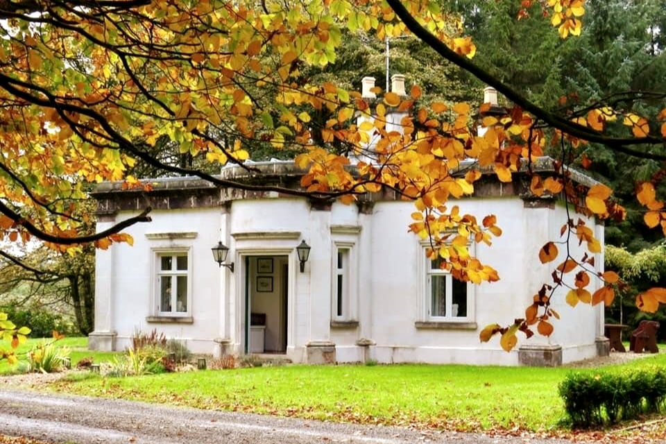 Triumphal Arch Lodge