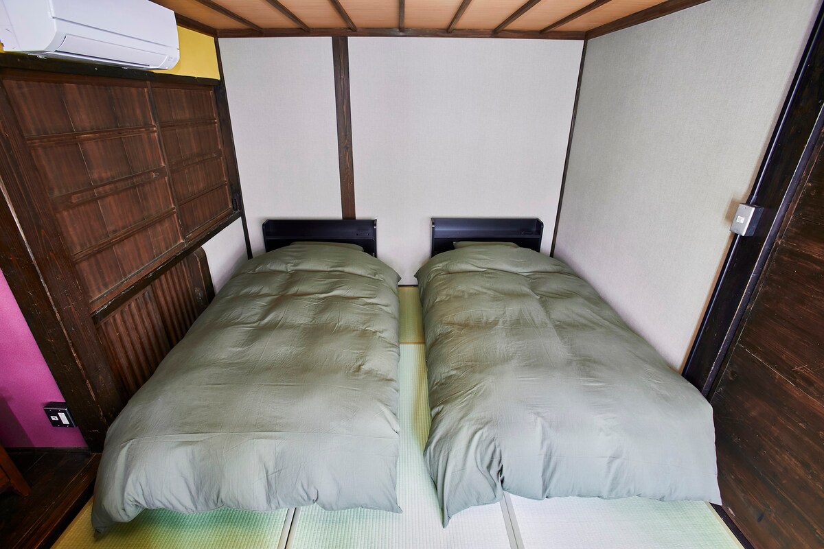 明治时代带地板的6间榻榻米垫客房（独立房间、床）