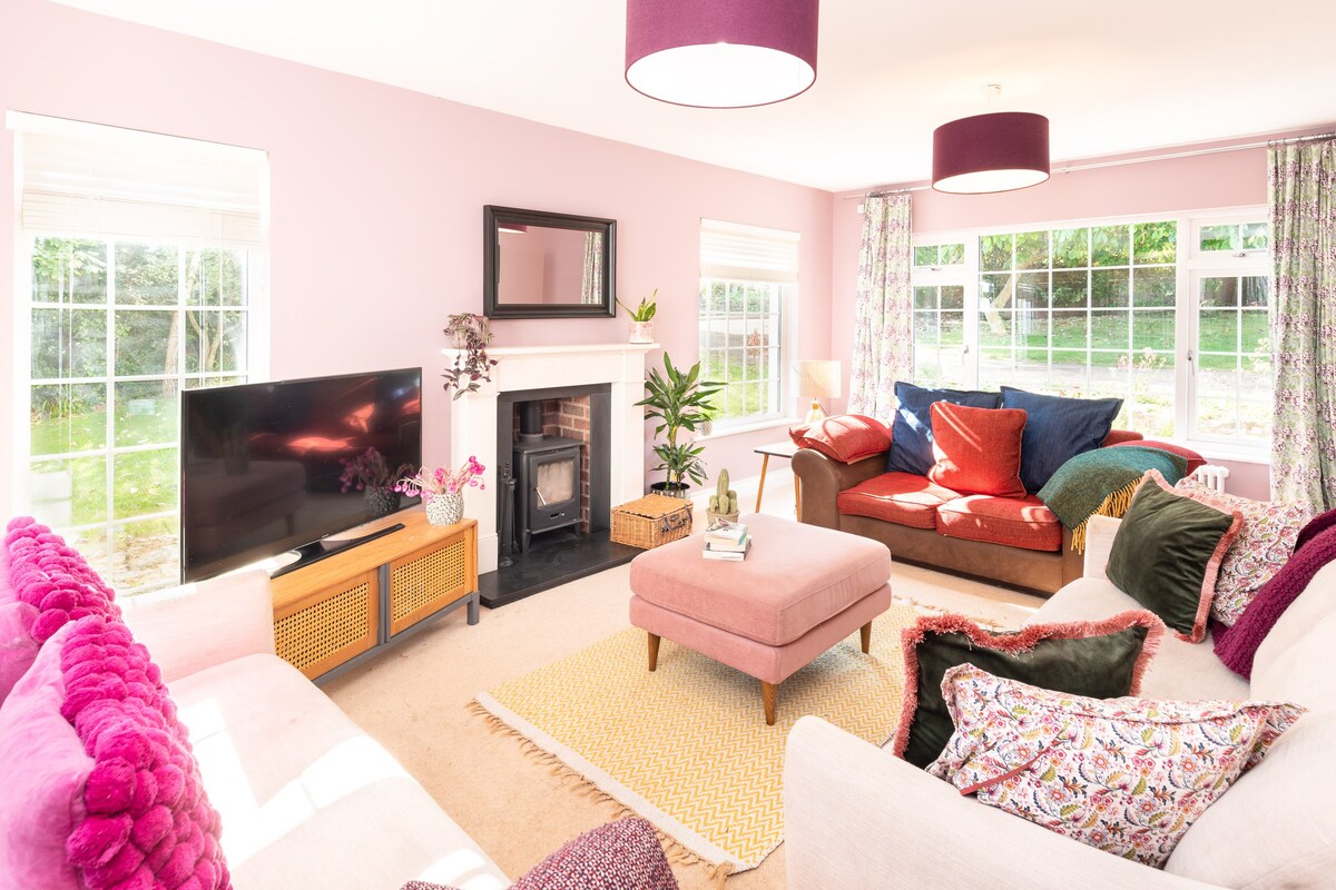 *NEW* Large Family Home By The Sea, Devon, slps 9