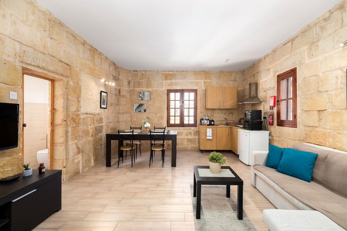 Traditional Maltese Apartment | Close to Promenade