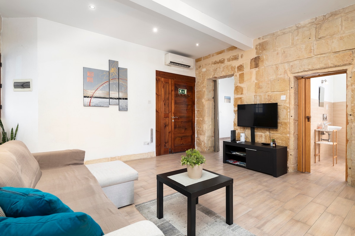 Traditional Maltese Apartment | Close to Promenade