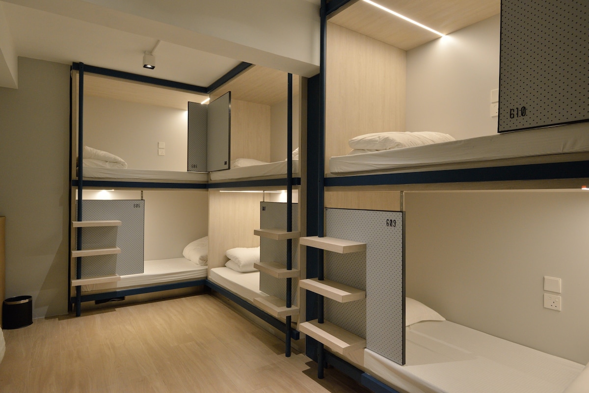 One Bed - Mixed 8 Bedroom Dorm