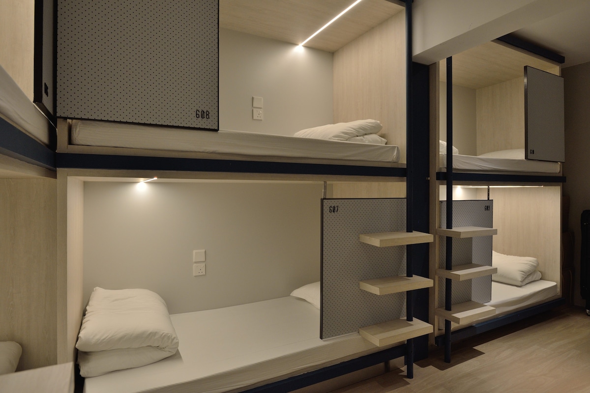 One Bed - Mixed 8 Bedroom Dorm