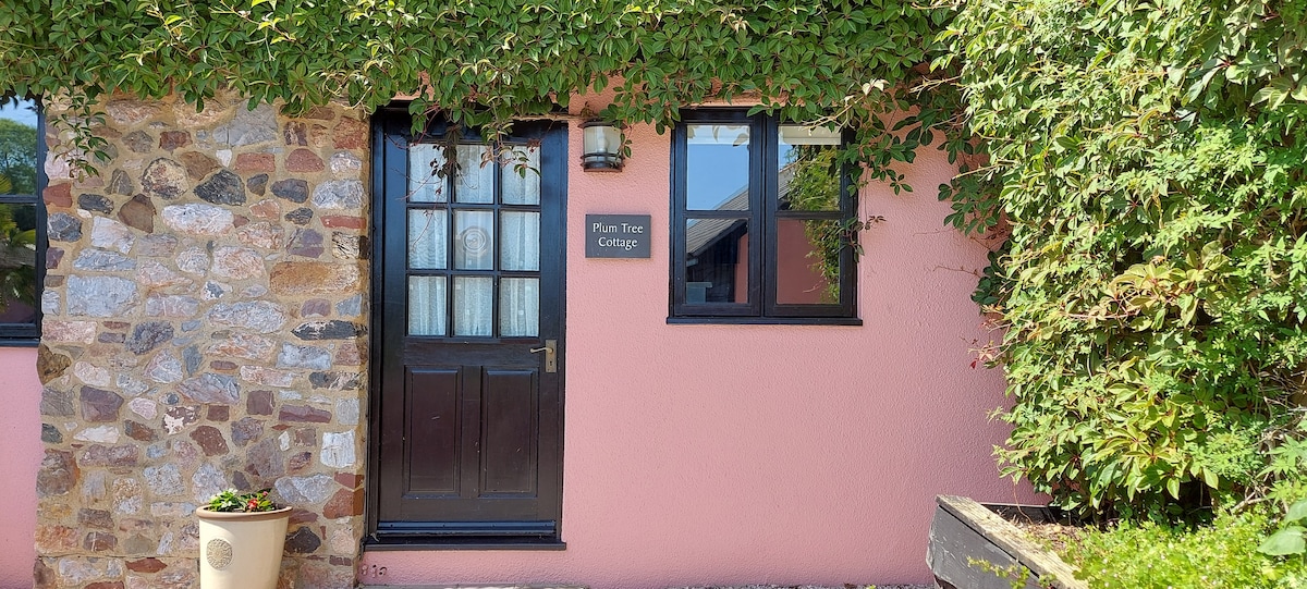 Plum Tree Cottage - Courtyard 2 Bedroom Cottage