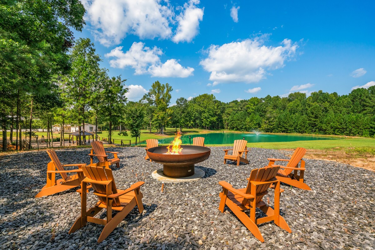 Private 30-Acre Family Retreat W/Pond & Firepit!