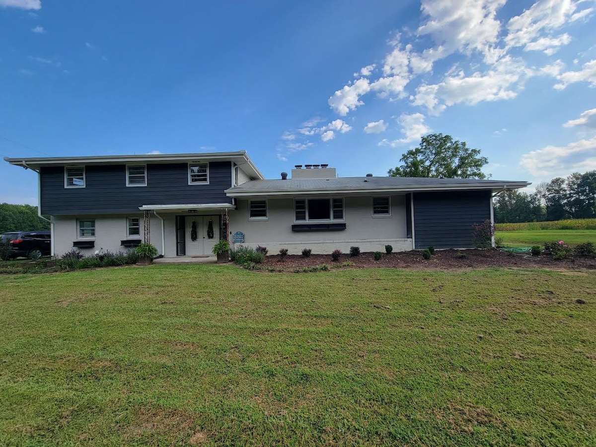 Newly Renovated, Luxury 2 Story Historic Farm.