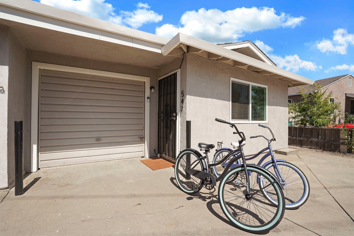 Vibin' 2BR Duplex near DT Lodi - w/ Bikes!