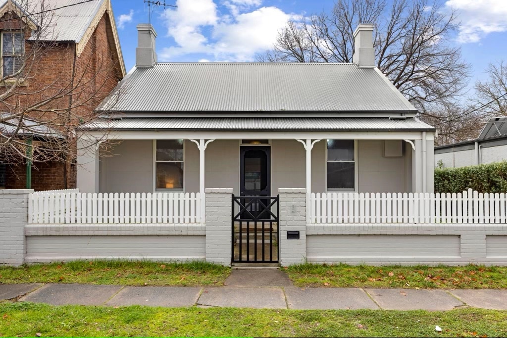 Wattledale Goulburn Settlers Cottage | Old but New