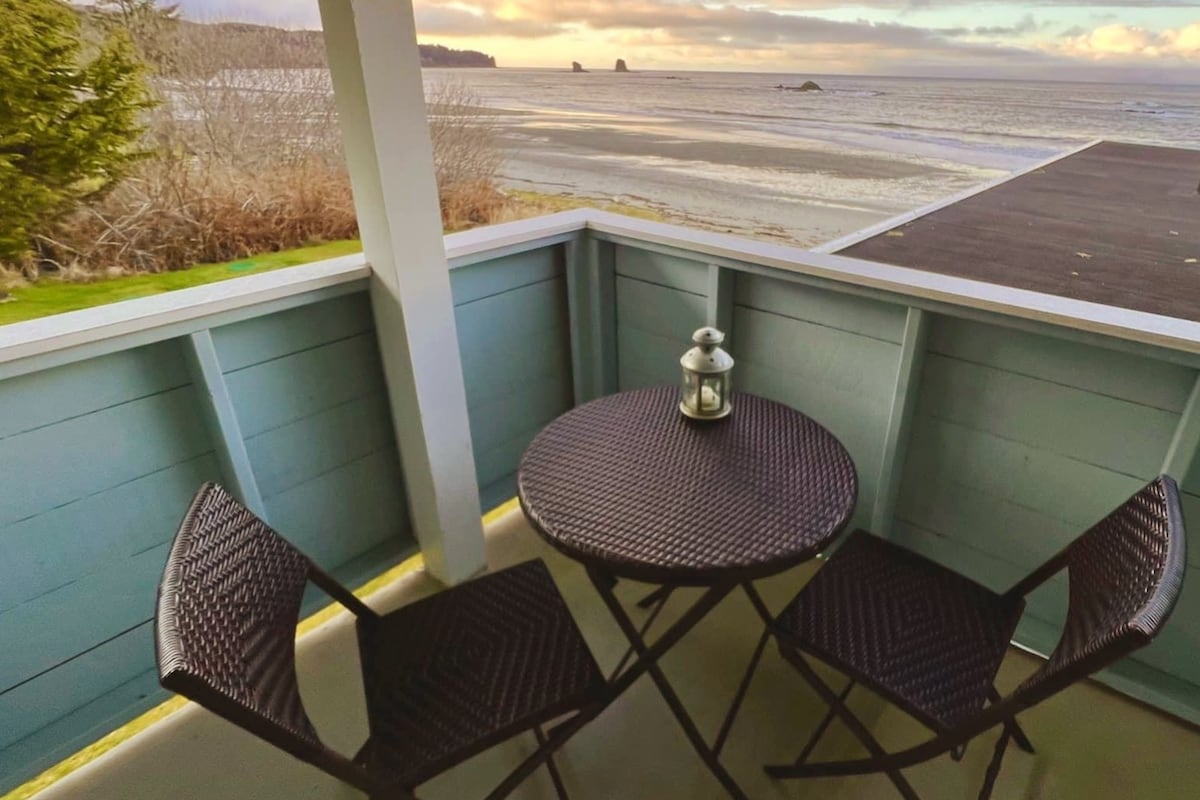 Eagle's Perch - Balcony Beach View Suite (#2)