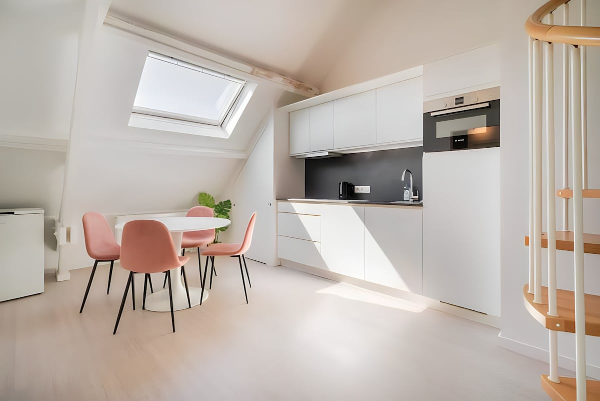 Adorable 1-BR Apart on Fashion Street in Antwerp