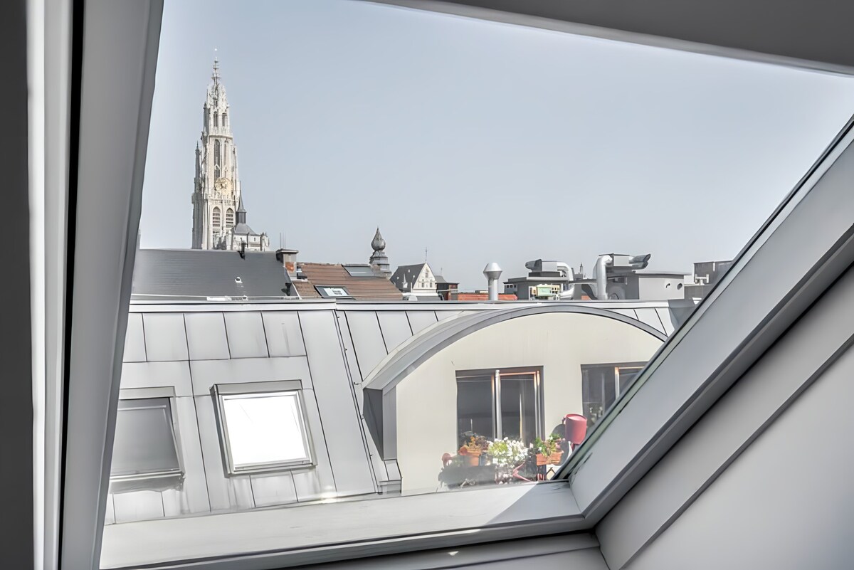 Adorable 1-BR Apart on Fashion Street in Antwerp