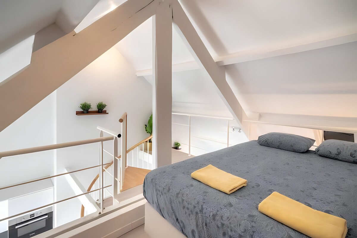 Adorable 1-BR Apart on Fashion Street in Antwerp