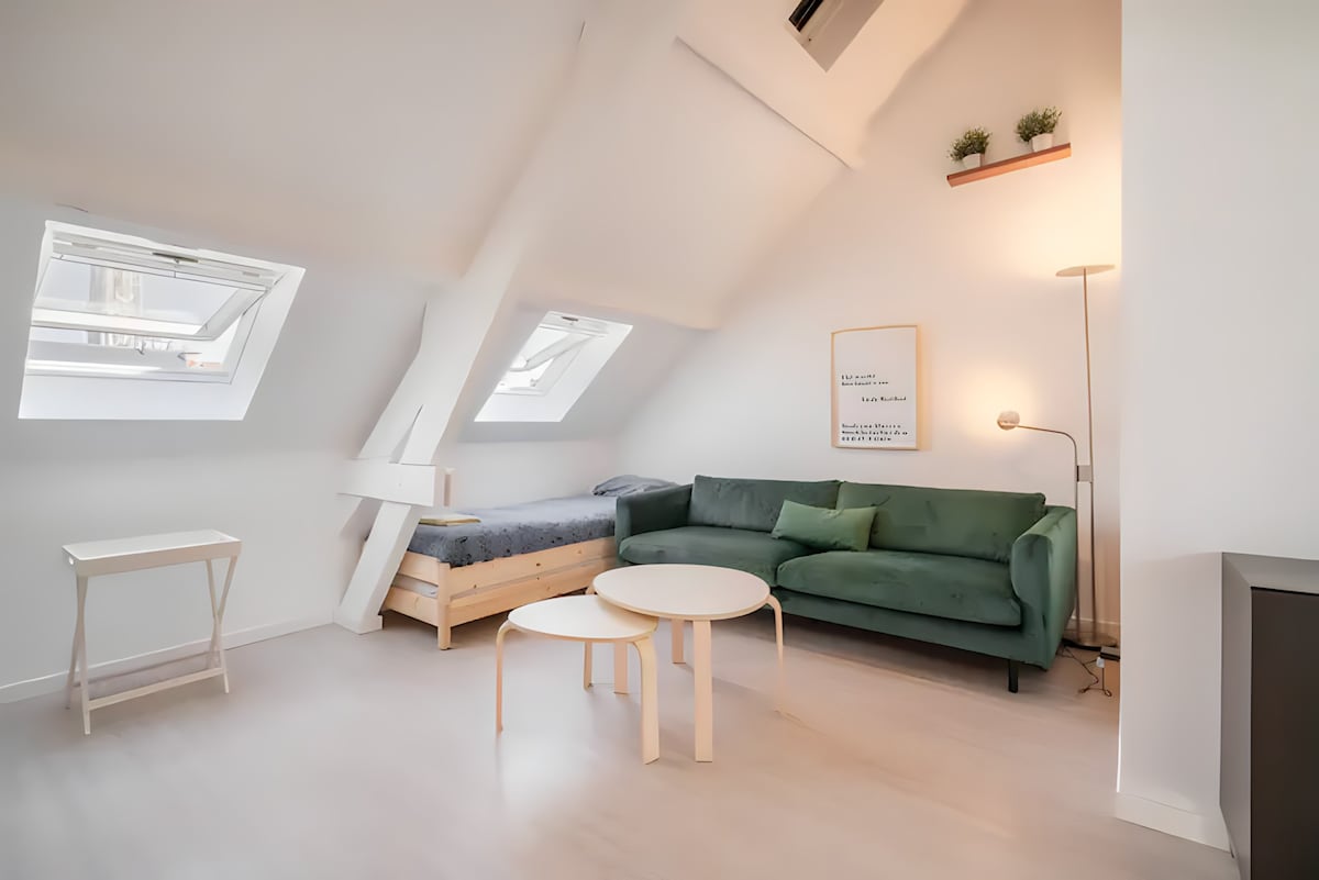 Adorable 1-BR Apart on Fashion Street in Antwerp