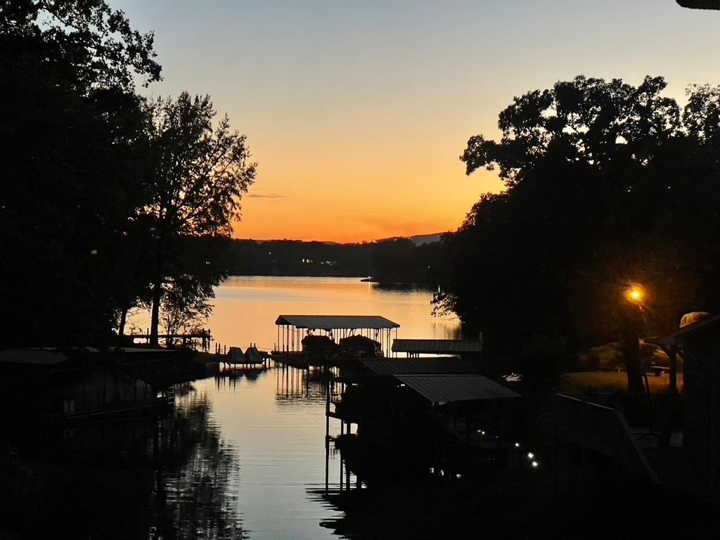 Lakeside Cove - Lakefront Home