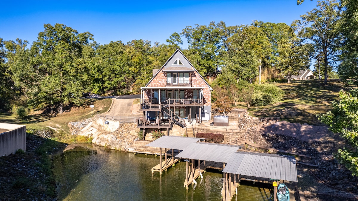 Lakeside Cove - Lakefront Home