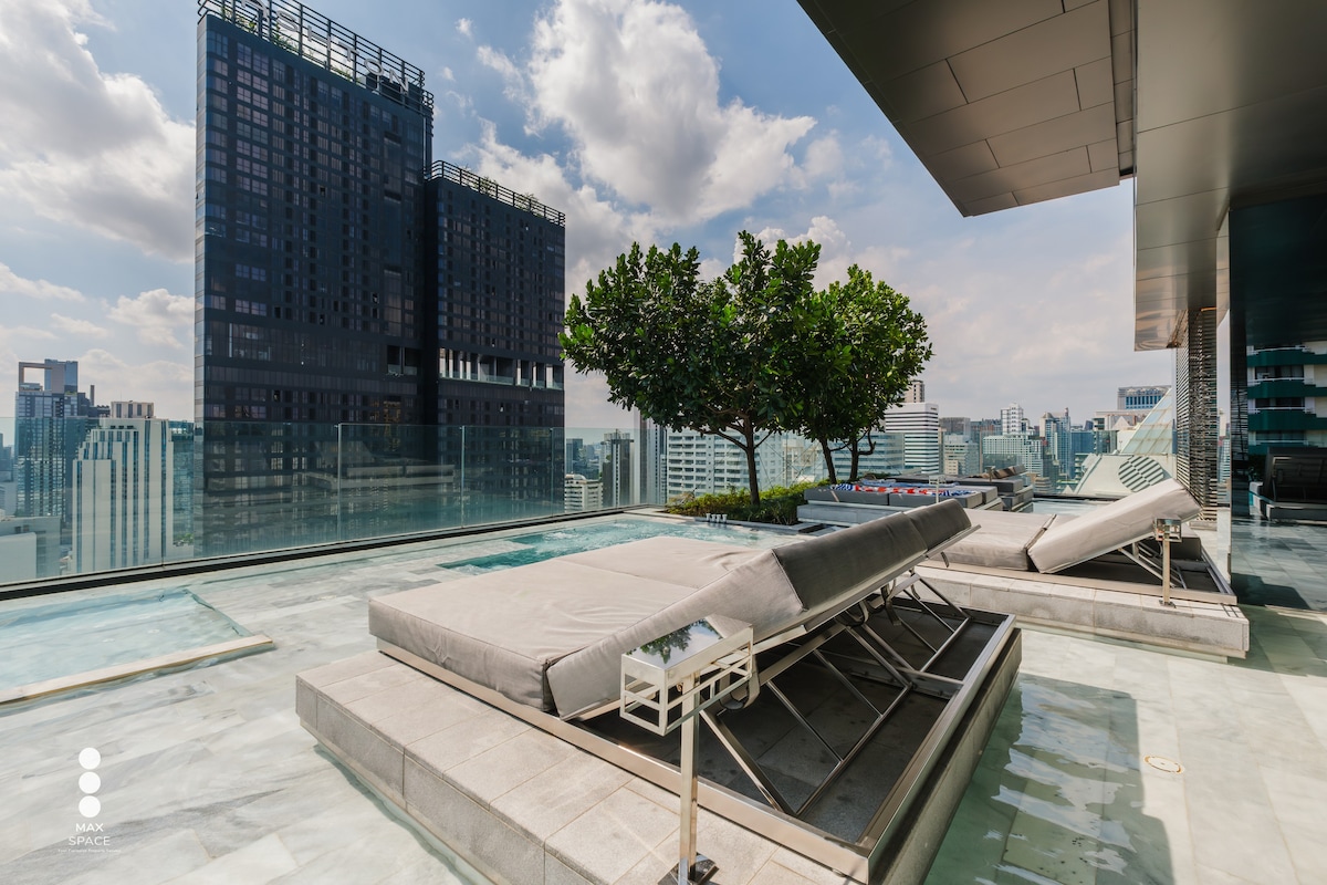Luxury 1BR/Stunning Sky Pool+Jacuzzi-1m-BTS Asoke