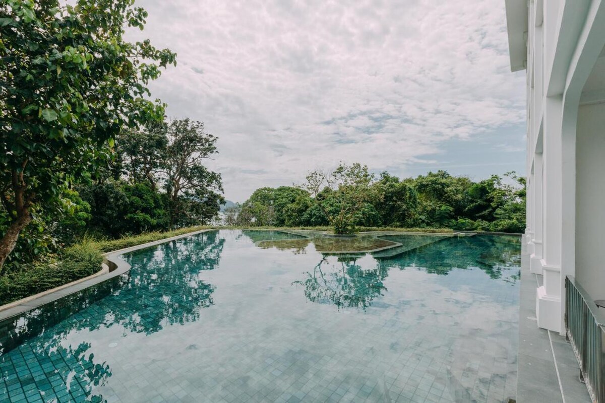 普吉岛卡利姆湾（ Kalim Bay Phuket ）豪华泳池景观和早餐