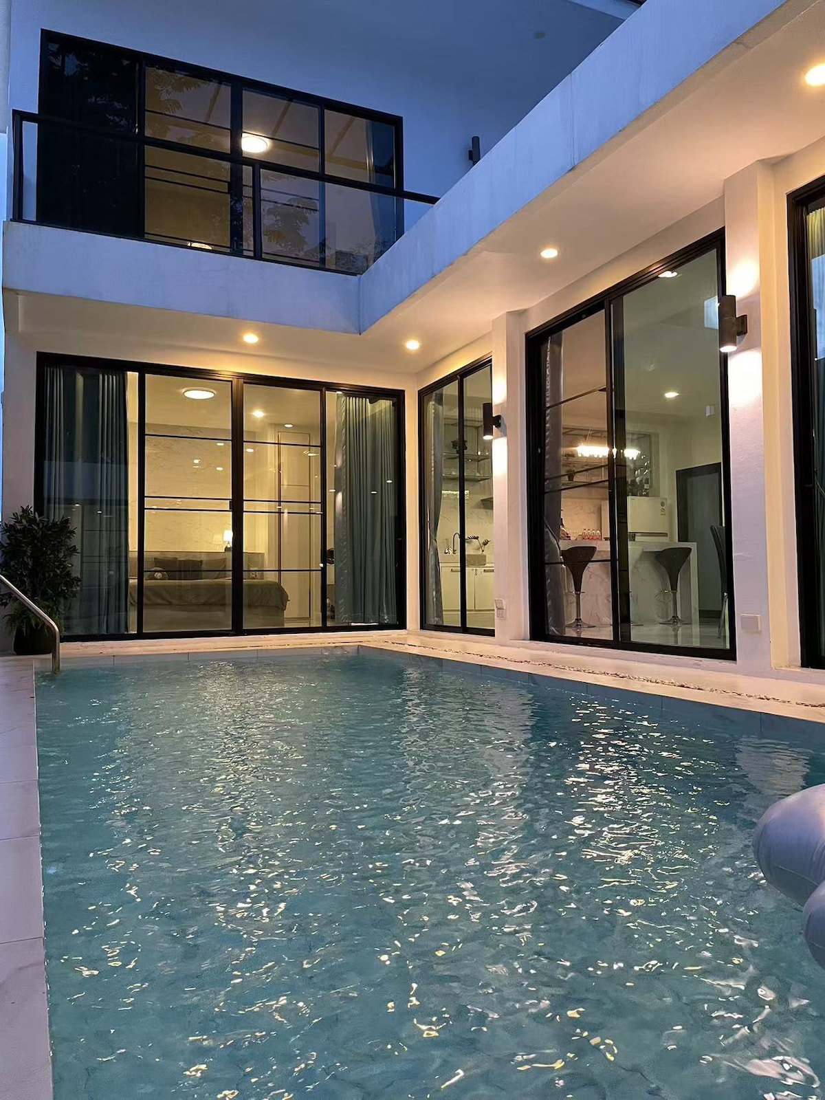 清迈古城边四卧三卫豪华轻奢网红别墅区泳池别墅Lux Relax PoolVilla