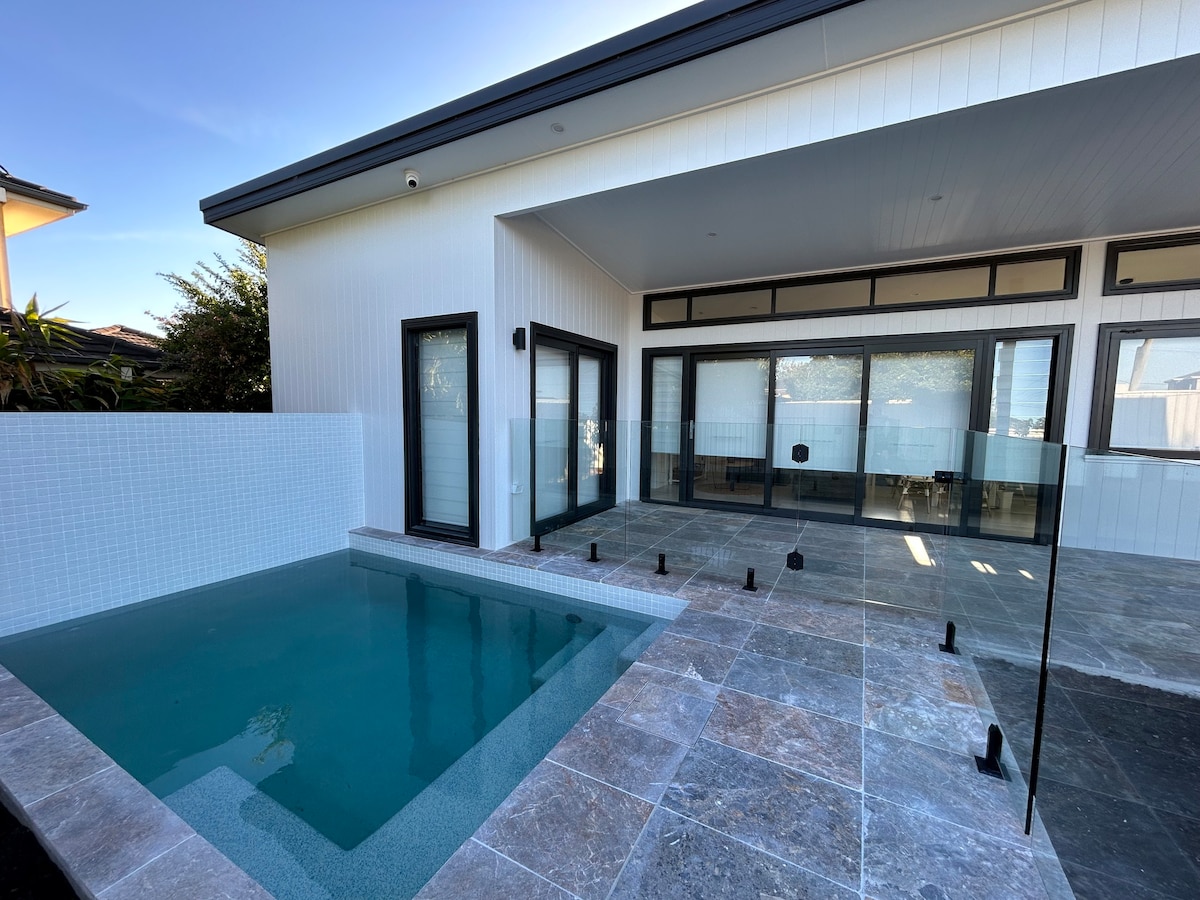 Oasis Blue Bay with plunge pool