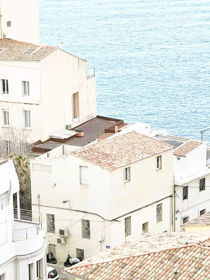 Maison de ville vue sur la mer