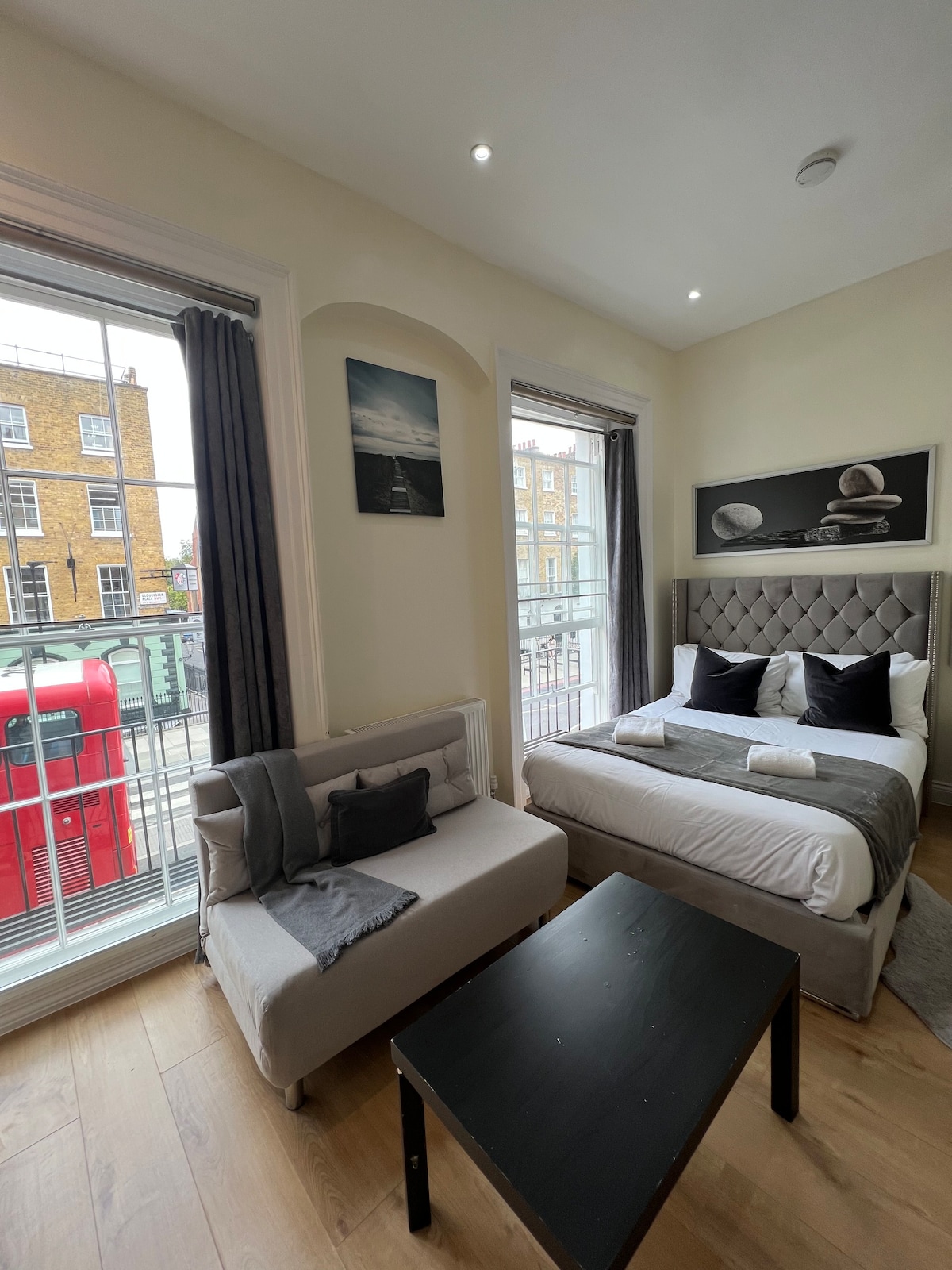 Lovely Triple Studio Baker St Central London G5